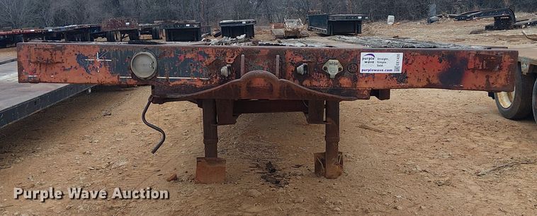 image for item EE1430 1975 Nabors drop deck trailer