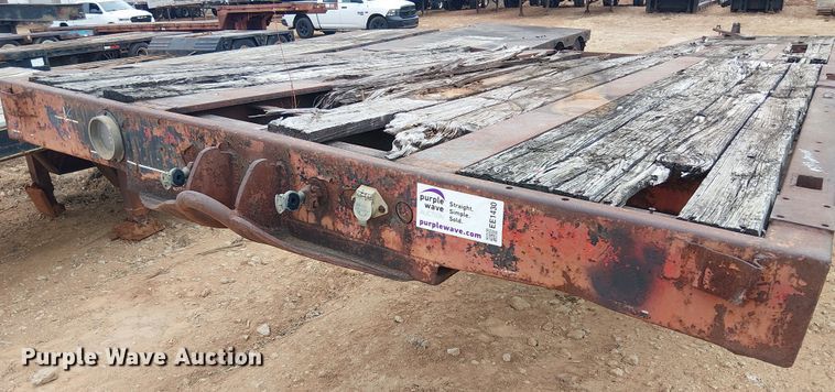 image for item EE1430 1975 Nabors drop deck trailer