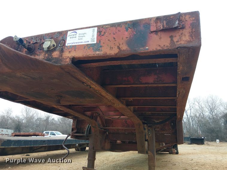image for item EE1430 1975 Nabors drop deck trailer