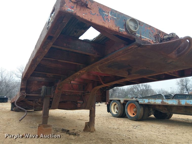 image for item EE1430 1975 Nabors drop deck trailer