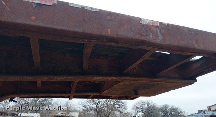 image for item EE1430 1975 Nabors drop deck trailer
