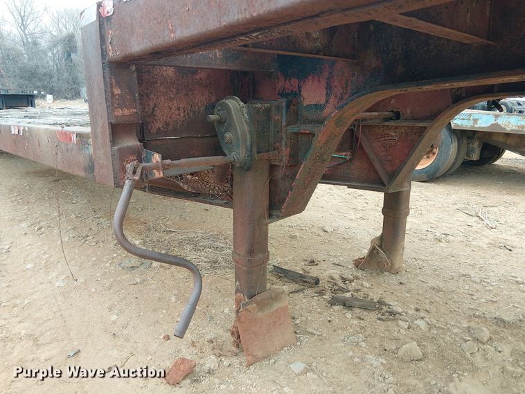 image for item EE1430 1975 Nabors drop deck trailer