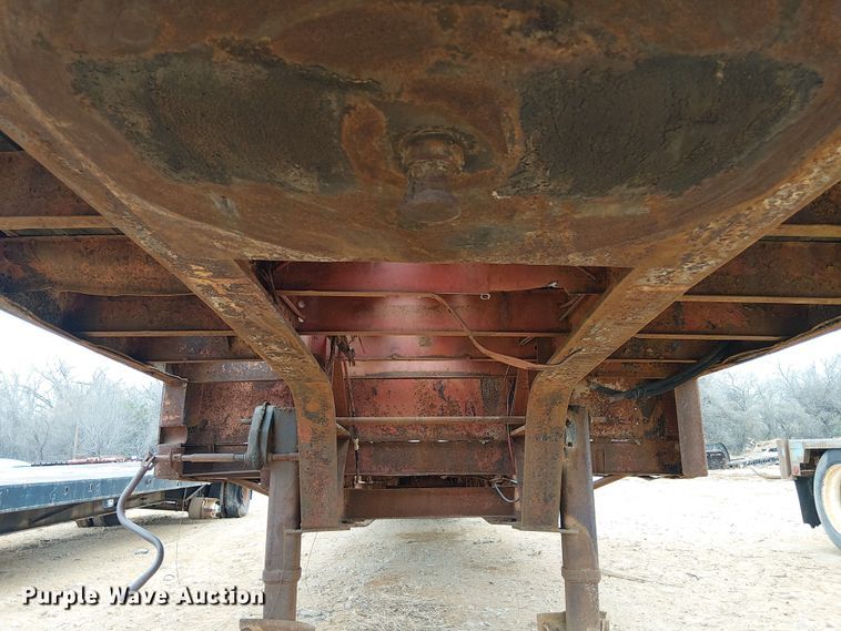 image for item EE1430 1975 Nabors drop deck trailer