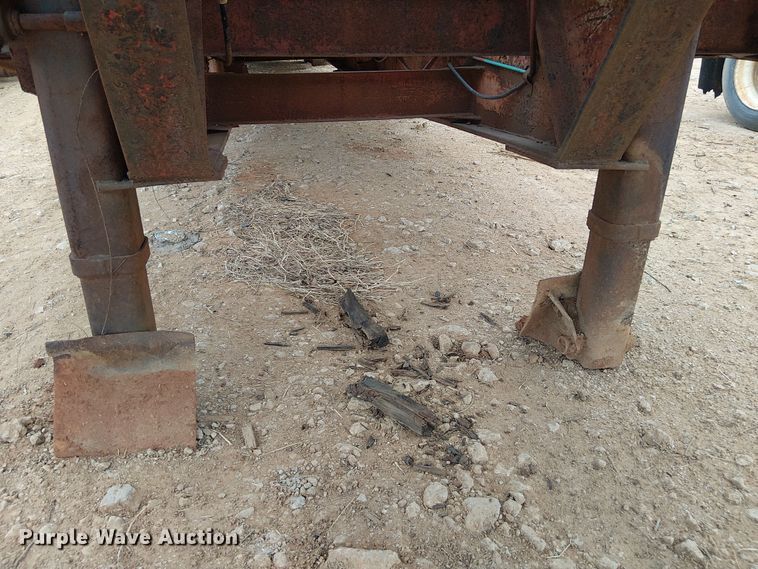 image for item EE1430 1975 Nabors drop deck trailer