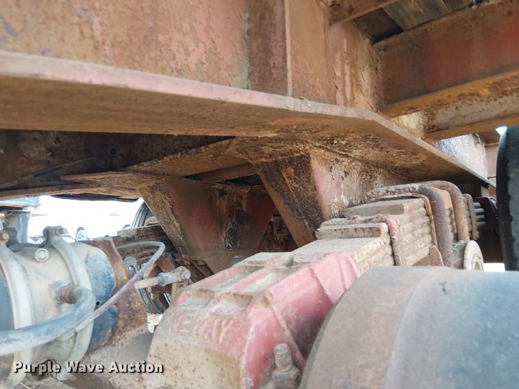 image for item EE1430 1975 Nabors drop deck trailer