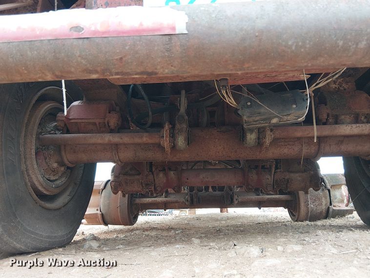 image for item EE1430 1975 Nabors drop deck trailer