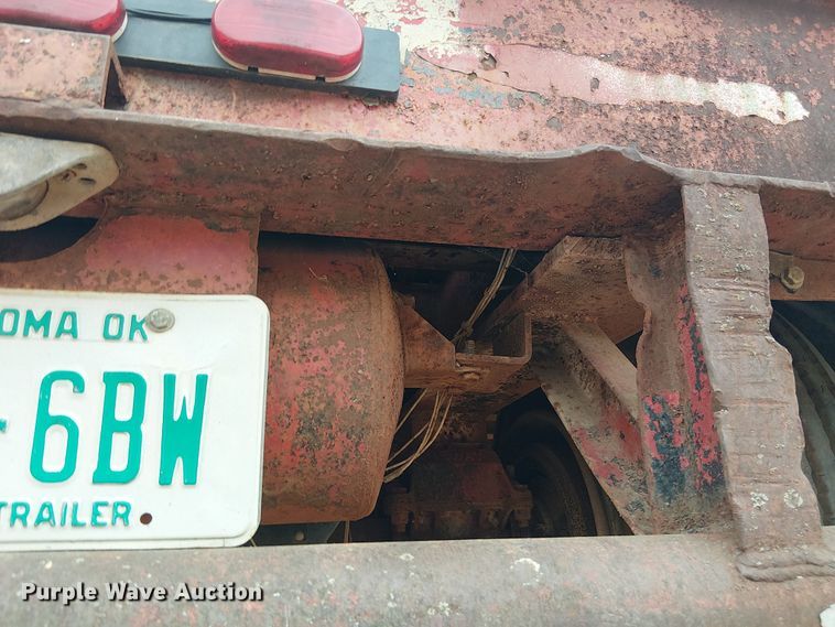 image for item EE1430 1975 Nabors drop deck trailer
