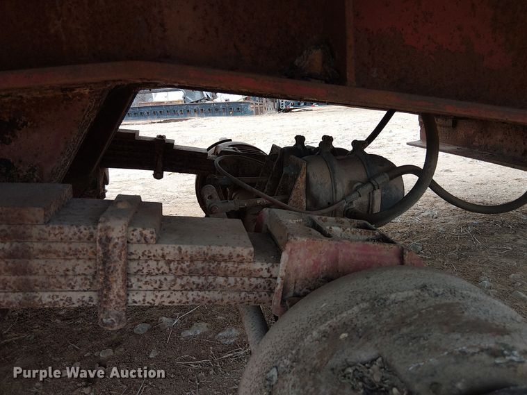 image for item EE1430 1975 Nabors drop deck trailer