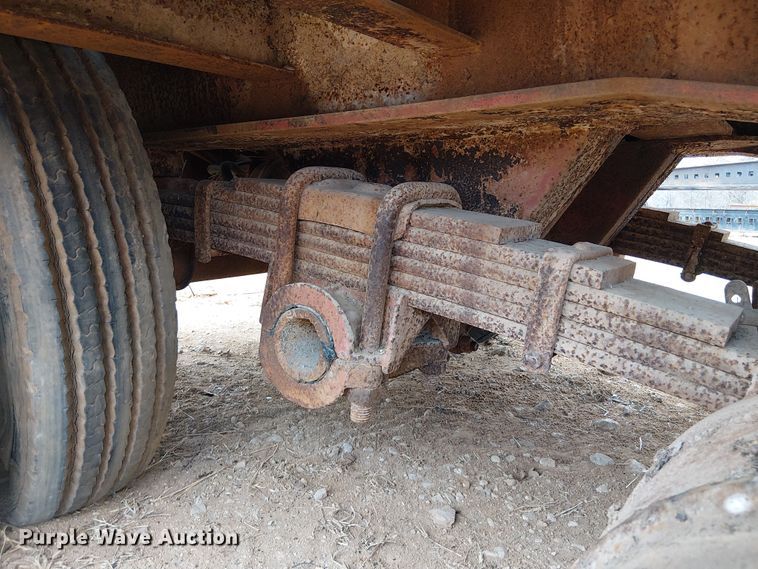 image for item EE1430 1975 Nabors drop deck trailer