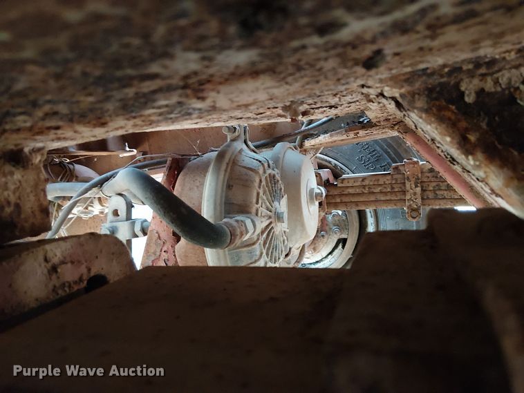 image for item EE1430 1975 Nabors drop deck trailer