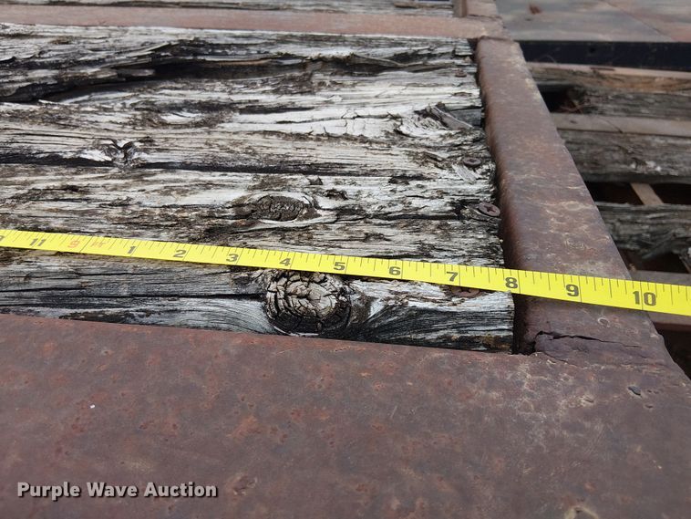 image for item EE1430 1975 Nabors drop deck trailer