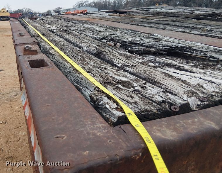 image for item EE1430 1975 Nabors drop deck trailer