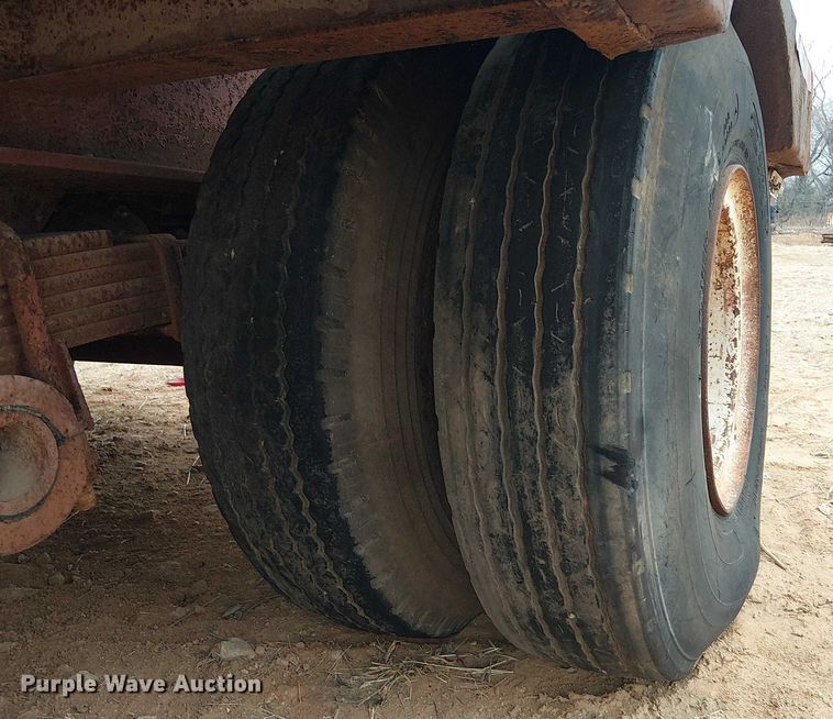 image for item EE1430 1975 Nabors drop deck trailer