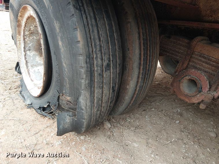 image for item EE1430 1975 Nabors drop deck trailer