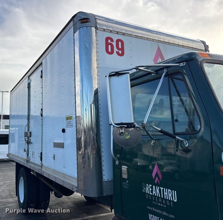 image for item EF2297 2002 International 4700 box truck