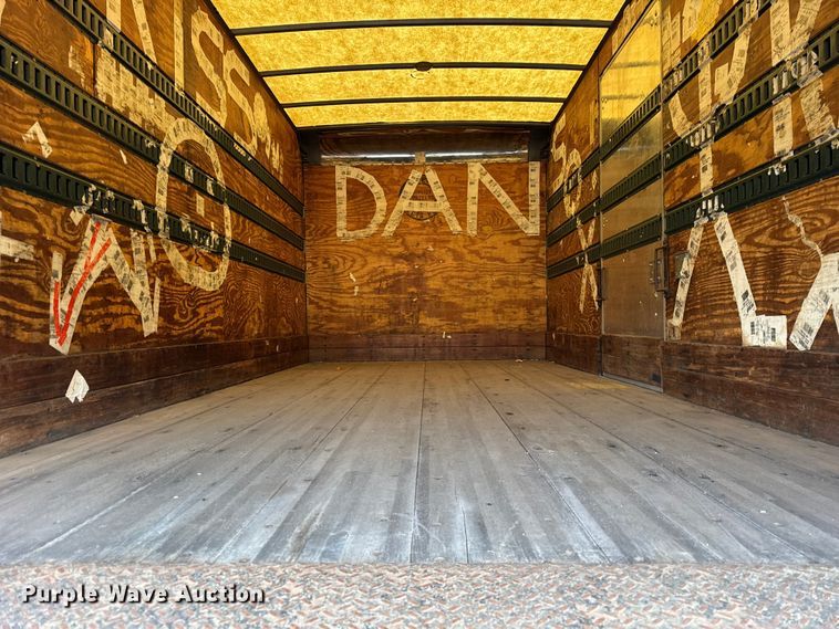 image for item EF2297 2002 International 4700 box truck