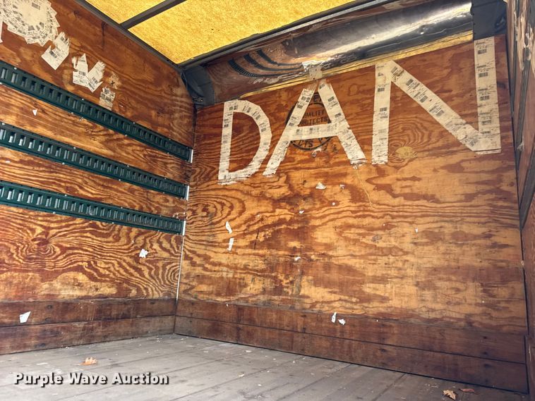 image for item EF2297 2002 International 4700 box truck