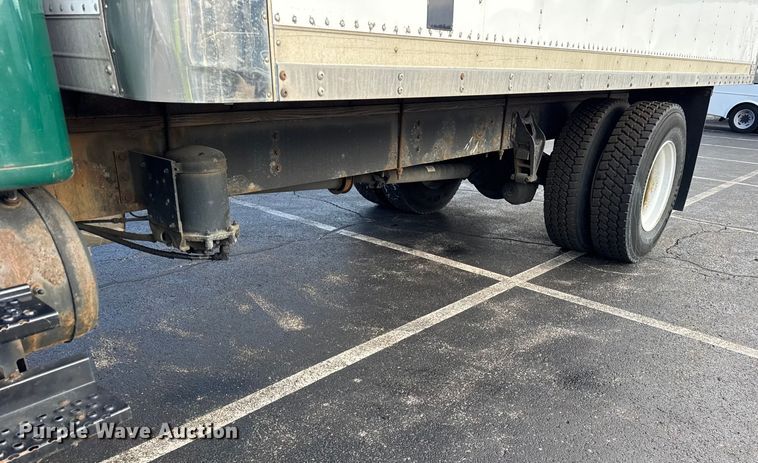 image for item EF2297 2002 International 4700 box truck