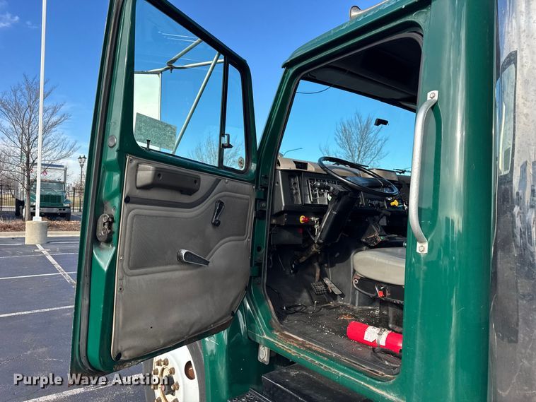 image for item EF2297 2002 International 4700 box truck