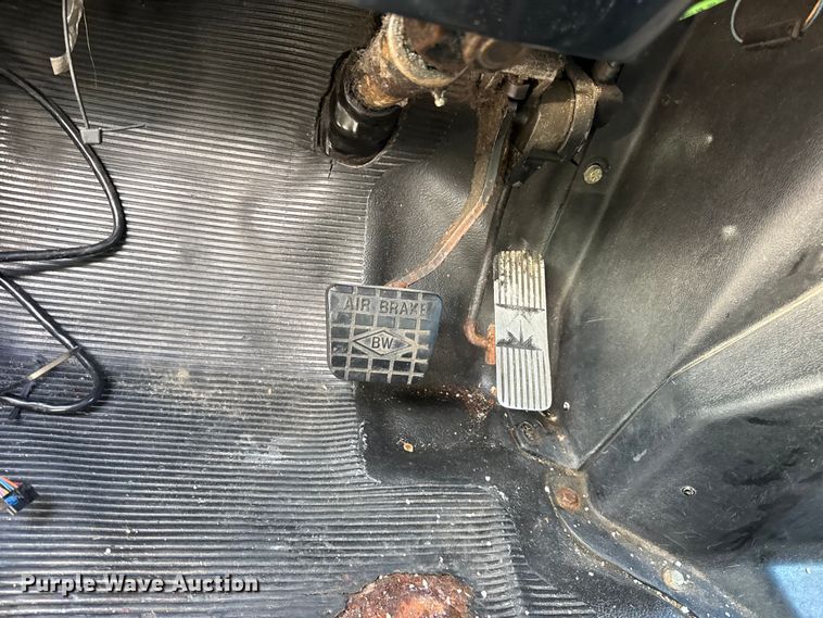 image for item EF2297 2002 International 4700 box truck