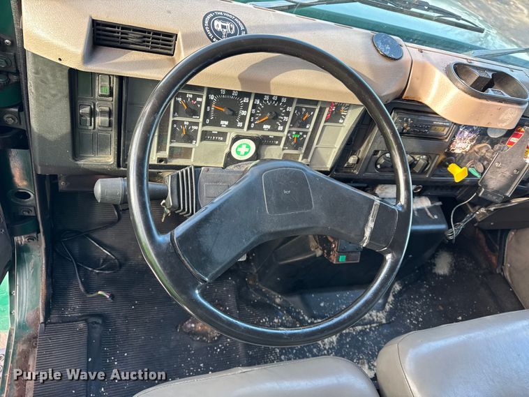 image for item EF2297 2002 International 4700 box truck