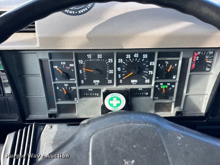 image for item EF2297 2002 International 4700 box truck