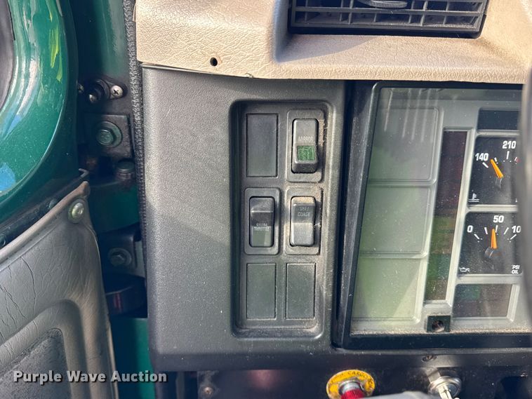 image for item EF2297 2002 International 4700 box truck