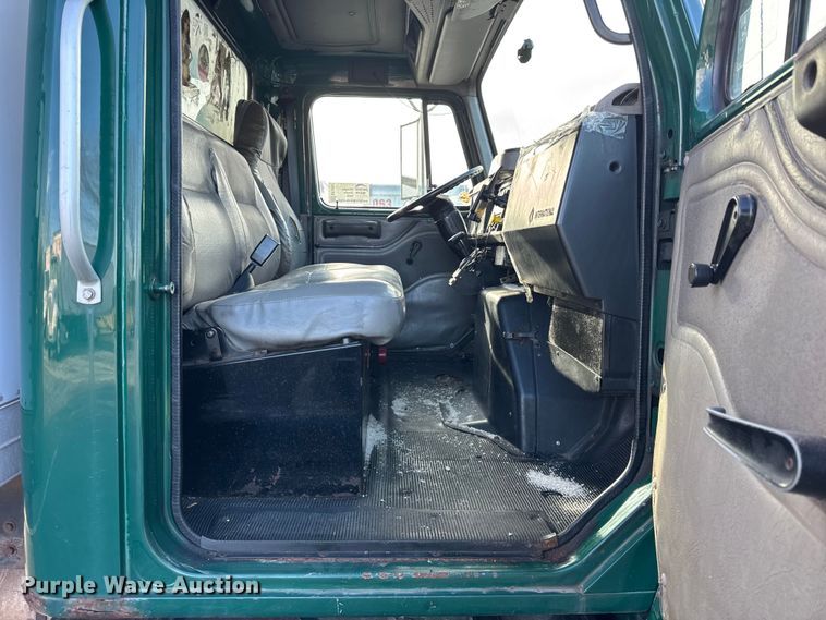 image for item EF2297 2002 International 4700 box truck