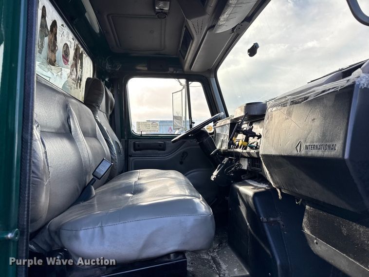 image for item EF2297 2002 International 4700 box truck