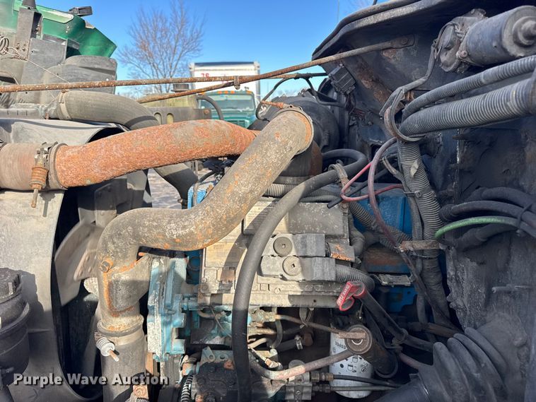 image for item EF2297 2002 International 4700 box truck