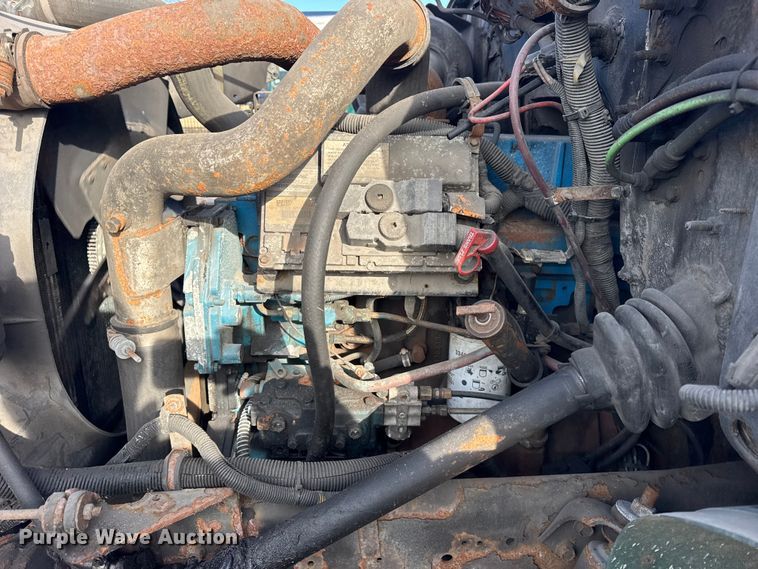 image for item EF2297 2002 International 4700 box truck