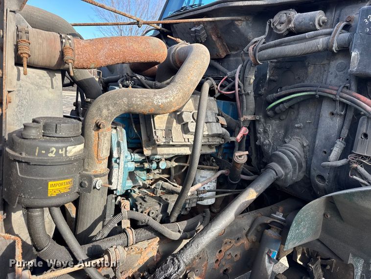 image for item EF2297 2002 International 4700 box truck