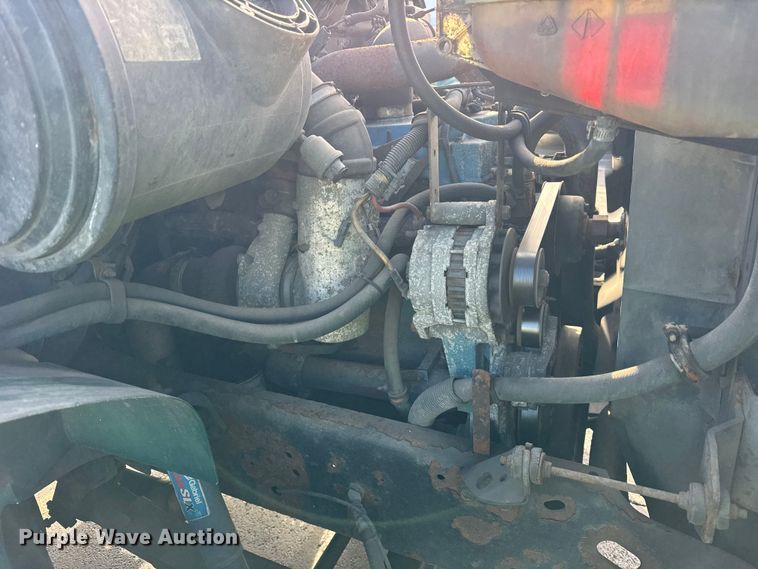 image for item EF2297 2002 International 4700 box truck