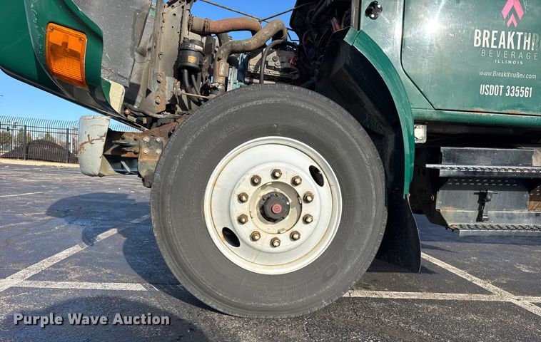 image for item EF2297 2002 International 4700 box truck