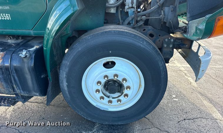 image for item EF2297 2002 International 4700 box truck