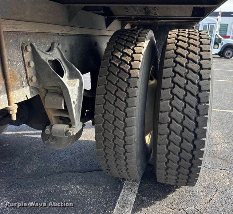 image for item EF2297 2002 International 4700 box truck