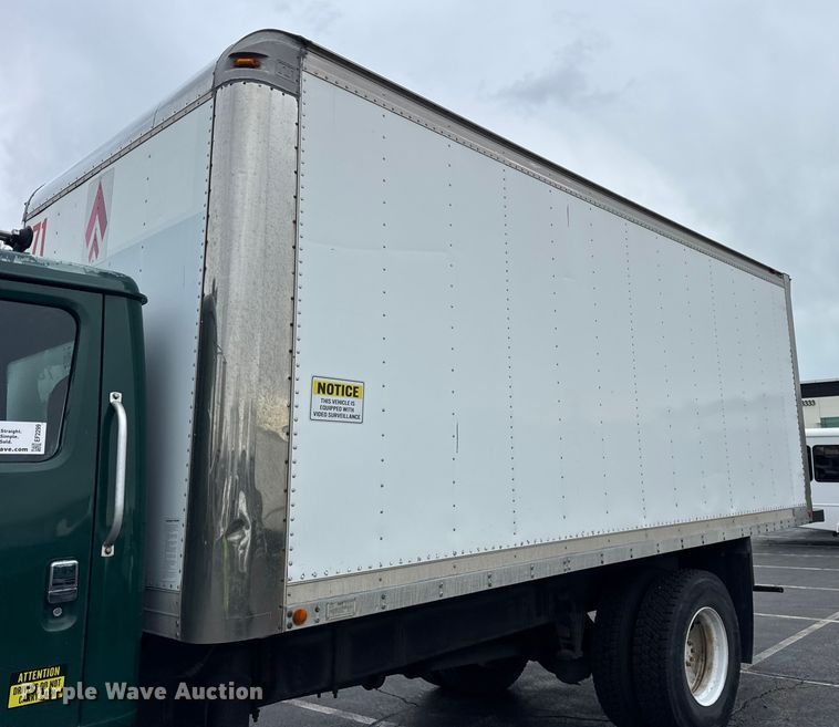 image for item EF2299 2002 International 4700 box truck