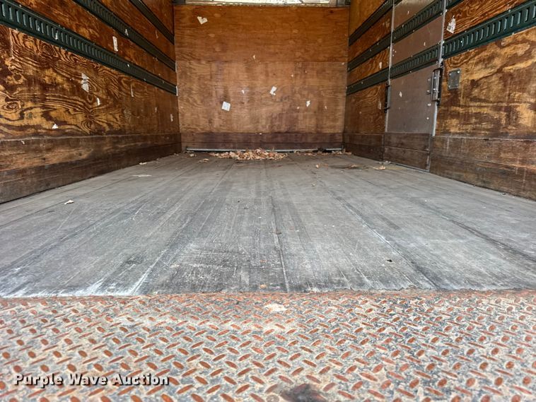 image for item EF2299 2002 International 4700 box truck