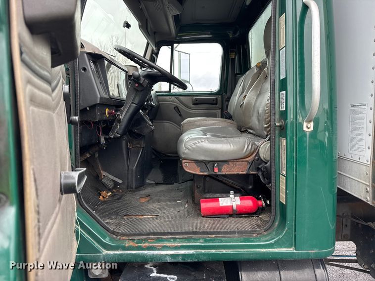 image for item EF2299 2002 International 4700 box truck