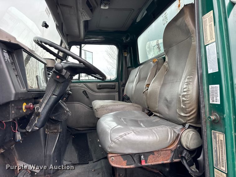 image for item EF2299 2002 International 4700 box truck