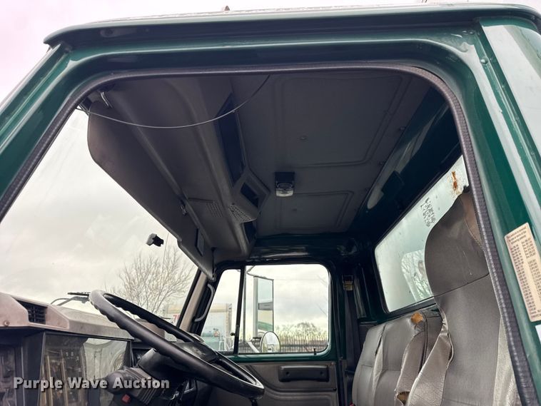 image for item EF2299 2002 International 4700 box truck