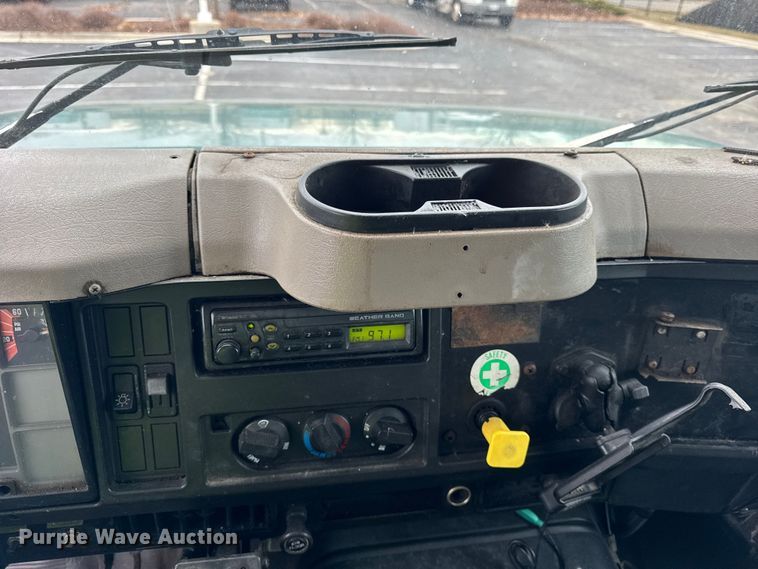 image for item EF2299 2002 International 4700 box truck