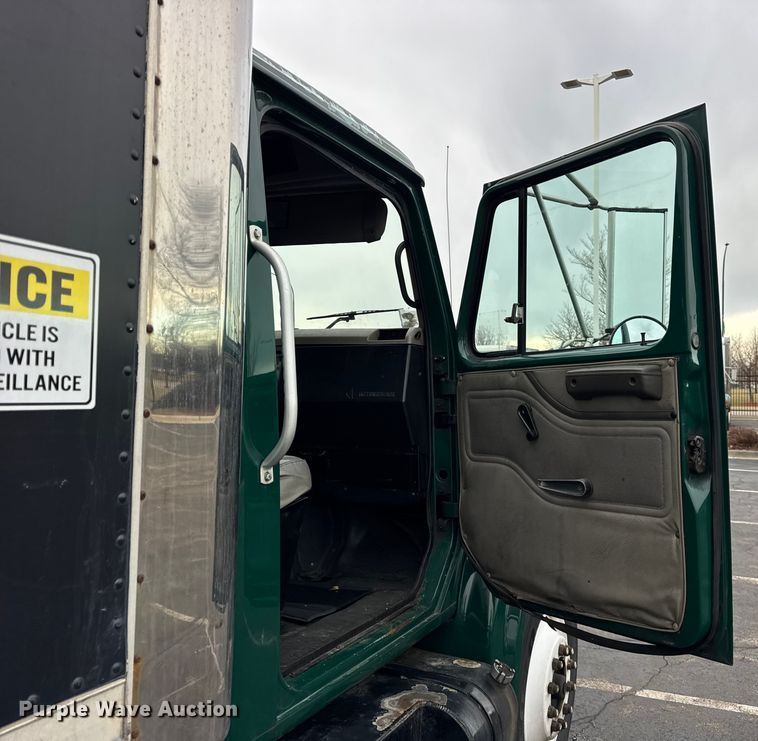 image for item EF2299 2002 International 4700 box truck