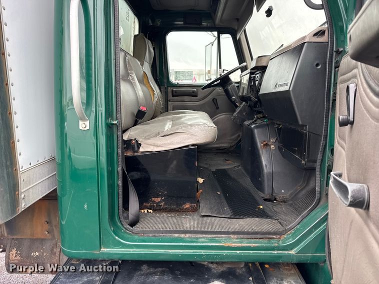 image for item EF2299 2002 International 4700 box truck