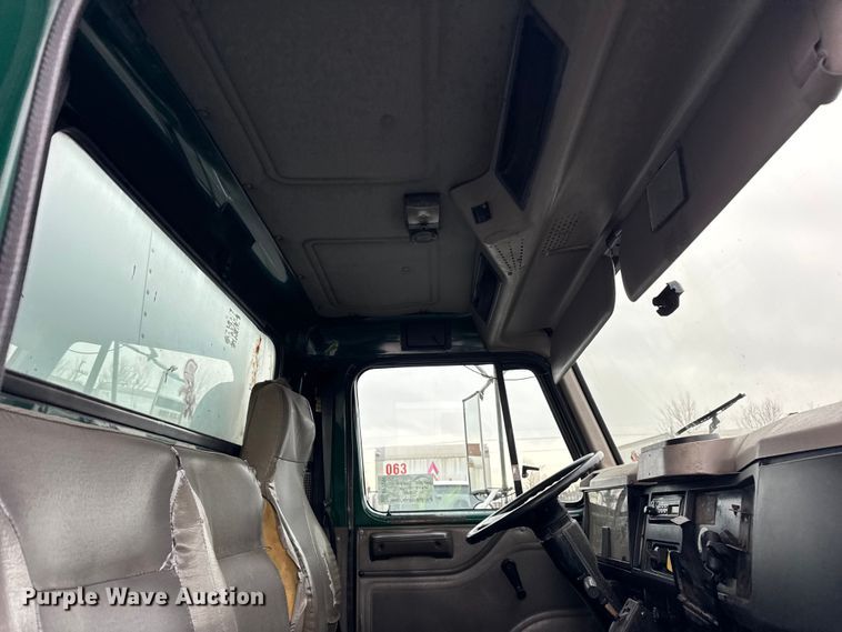 image for item EF2299 2002 International 4700 box truck