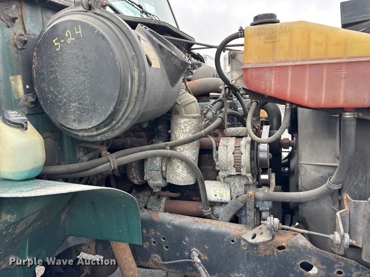 image for item EF2299 2002 International 4700 box truck