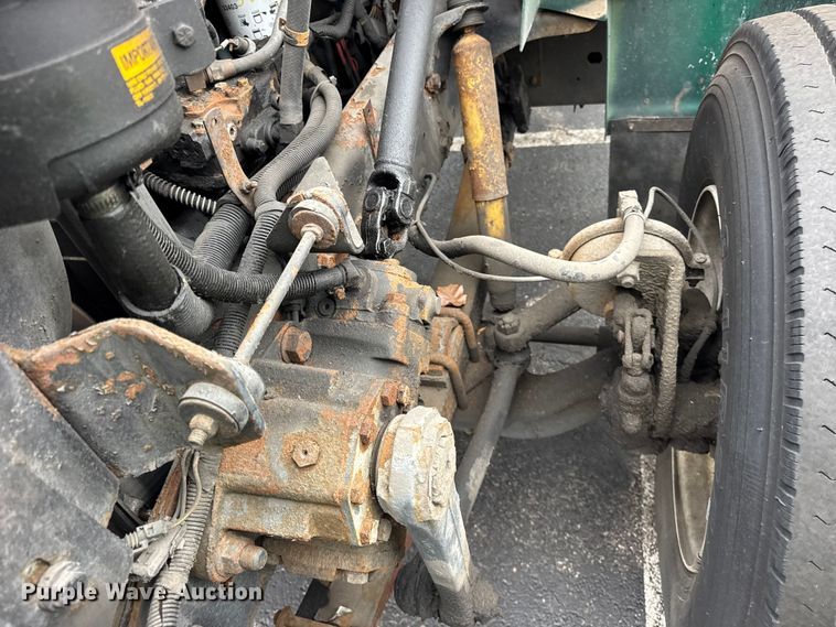 image for item EF2299 2002 International 4700 box truck