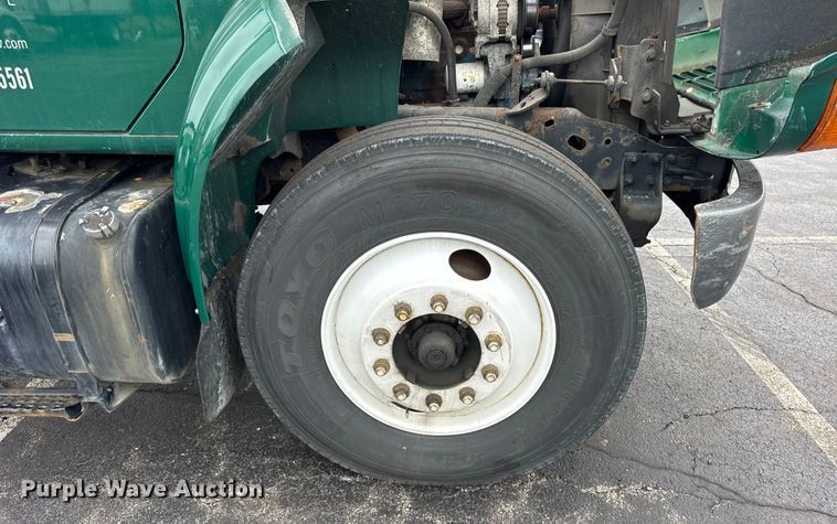 image for item EF2299 2002 International 4700 box truck