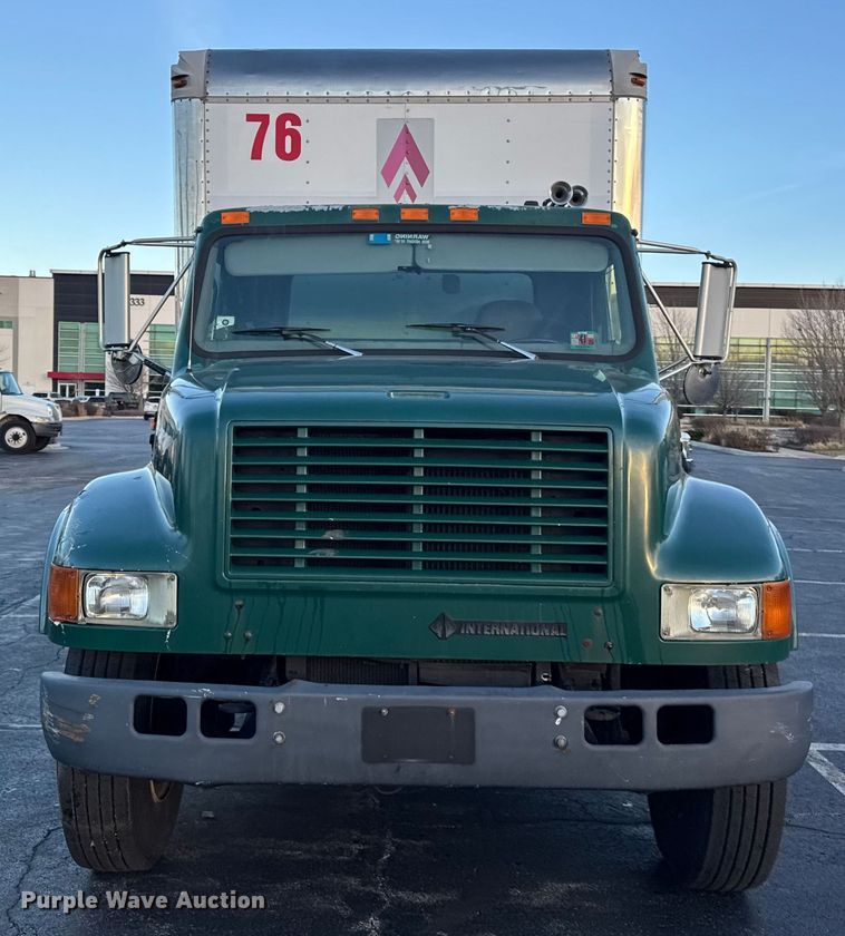 image for item EF2301 2002 International 4700 box truck