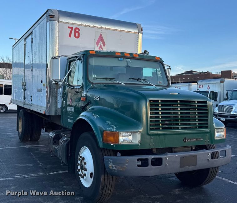 image for item EF2301 2002 International 4700 box truck